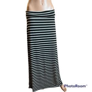 💥3/$10💥 Brat Star maxi skirt